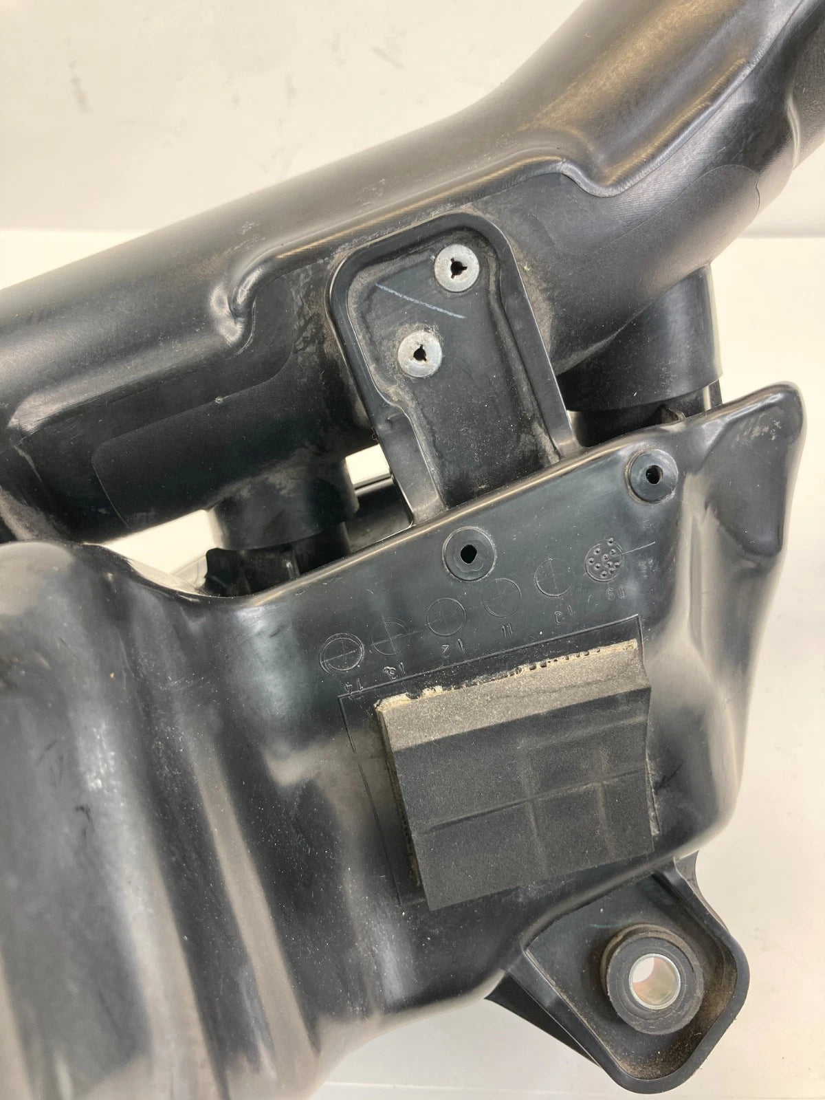 2010-2015 TOYOTA PRIUS AIR CLEANER RESONATOR INTAKE BOX FILTER 17893-37040 OEM