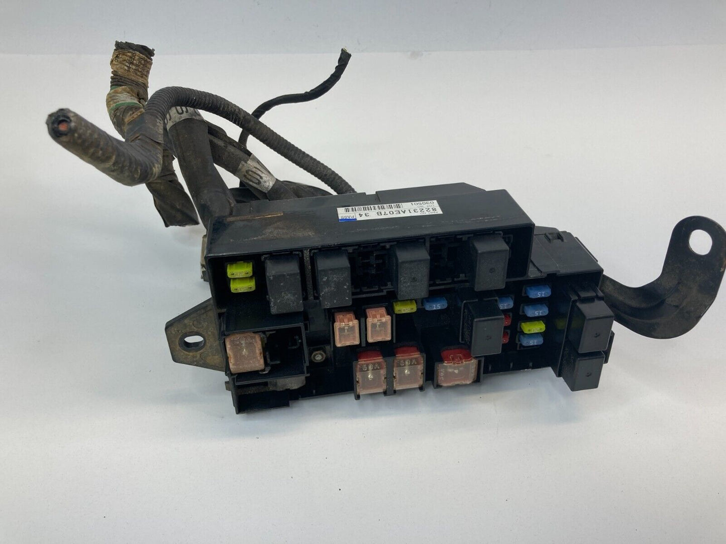 2003 2004 Subaru Outback 2.5L Engine Fuse Relay Box Fuse Box Unit 82231AE07B OEM