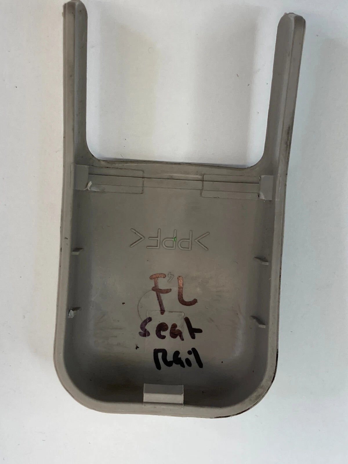 2006-2008 HYUNDAI SONATA SEDAN 4-DR FRONT LEFT SEAT TRACK CAP END COVER OEM