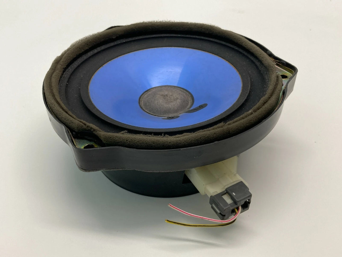 2002-2005 KIA SEDONA FRONT RIGHT PASSENGER DOOR AUDIO SPEAKER OEM 0K53G66960