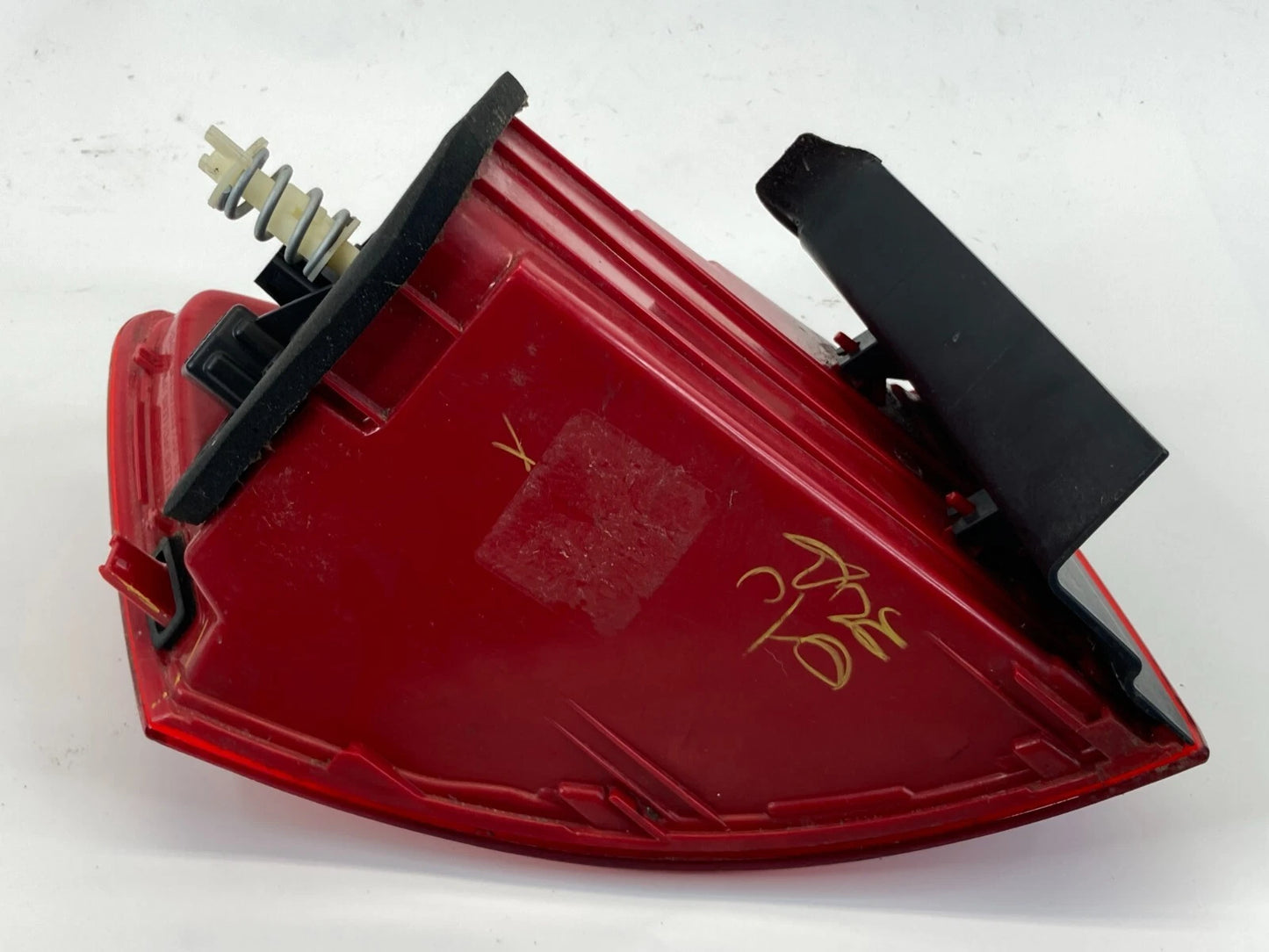 2011-2014 VOLKSWAGEN JETTA SEDAN RH PASSENGER SIDE OUTER TAILLIGHT TAILLAMP OEM