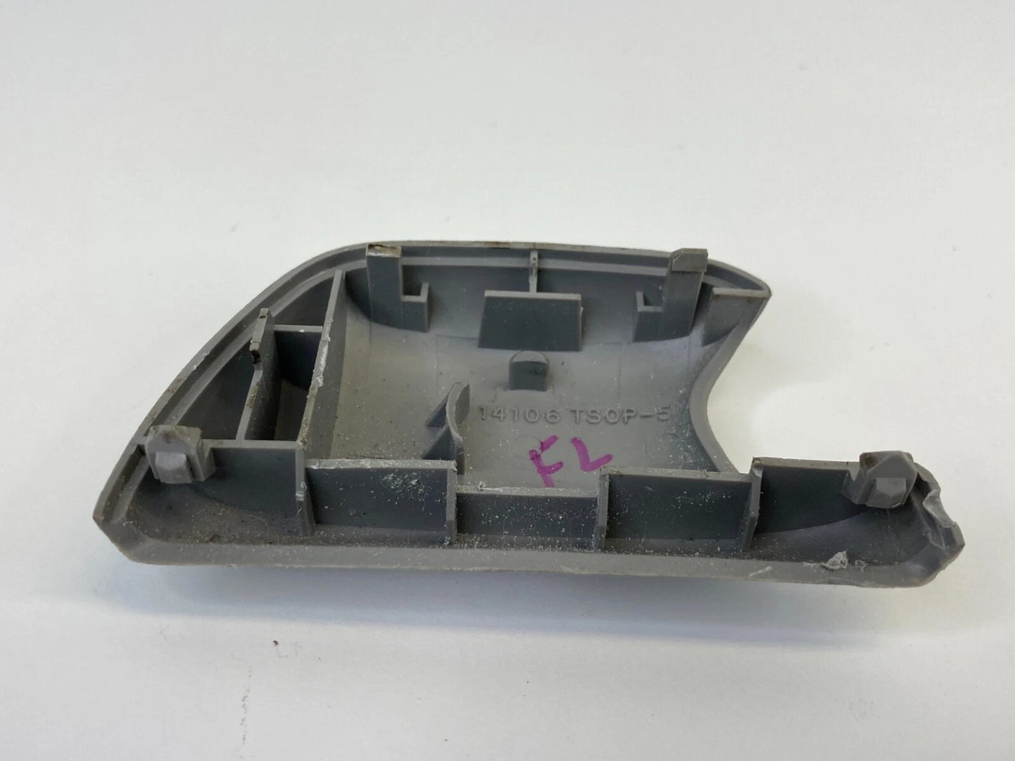 2004 2005 TOYOTA RAV4 FRONT LEFT SEAT BELT UPPER COVER TRIM CAP 14106TS0P5 OEM