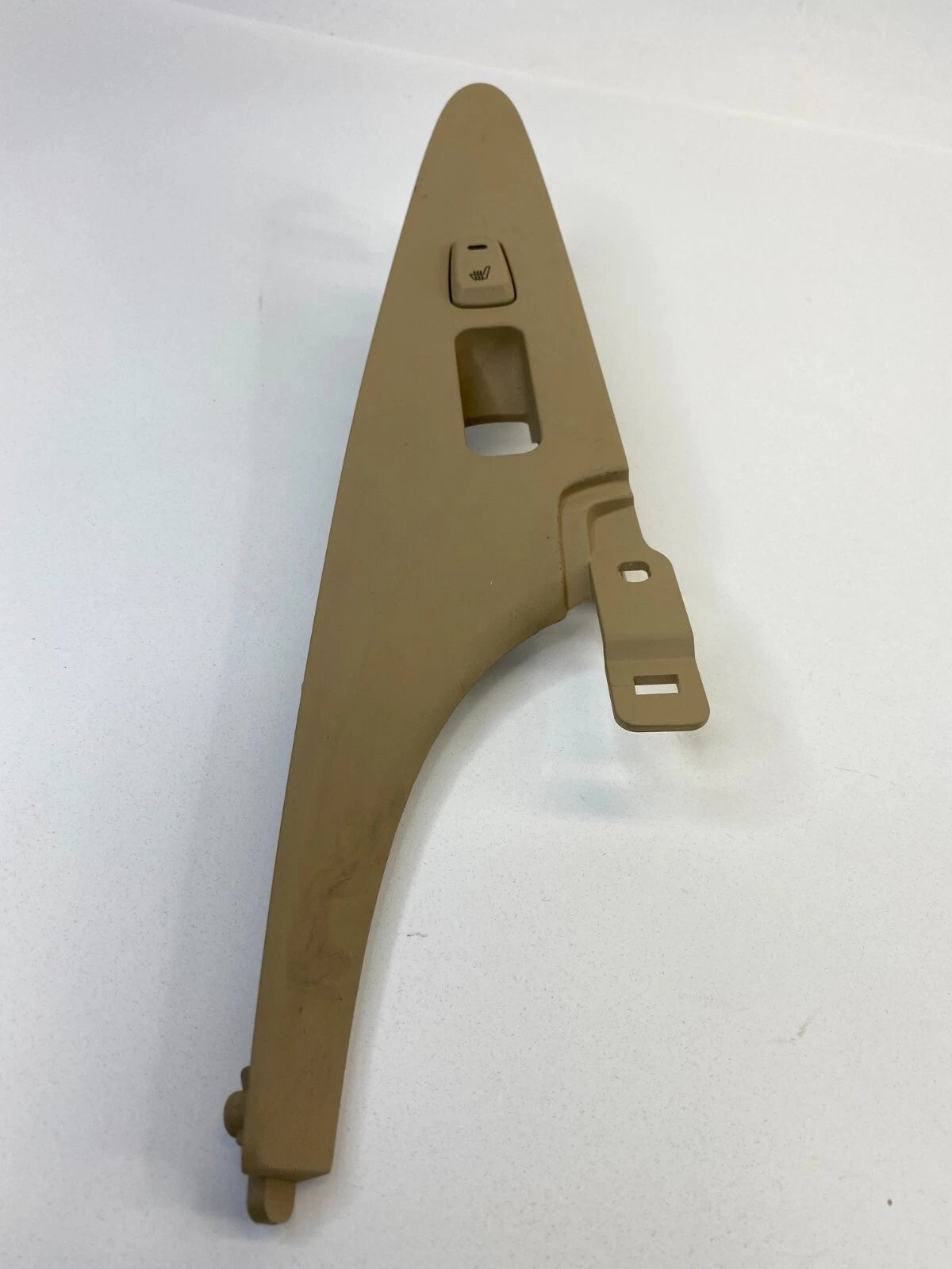 2011-2014 HYUNDAI SONATA REAR LEFT HEATED SEAT BUTTON SWITCH W/ BEZEL DOOR TRIM