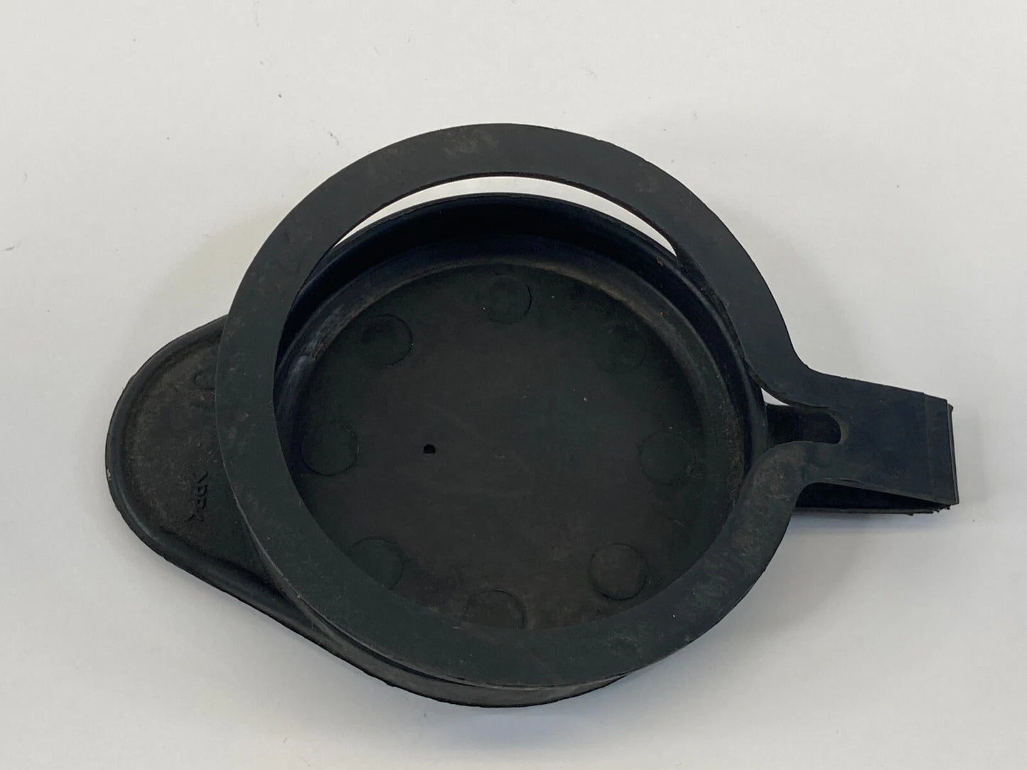 2002-2006 AVALANCHE 1500 2500 WINDSHIELD WASHER RESERVOIR CAP OEM