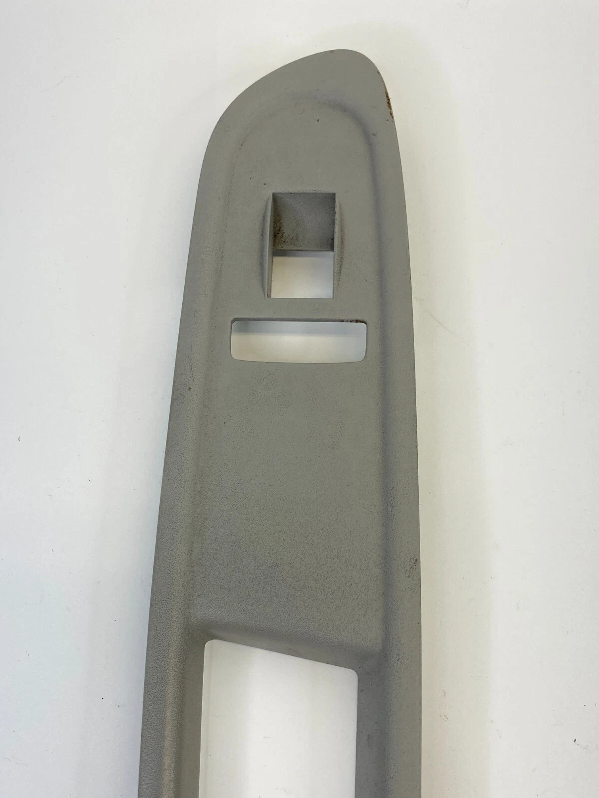 09-12 CHEVROLET TRAVERSE FRONT RIGHT DOOR WINDOW SWITCH BEZEL TRIM 25868390 OEM