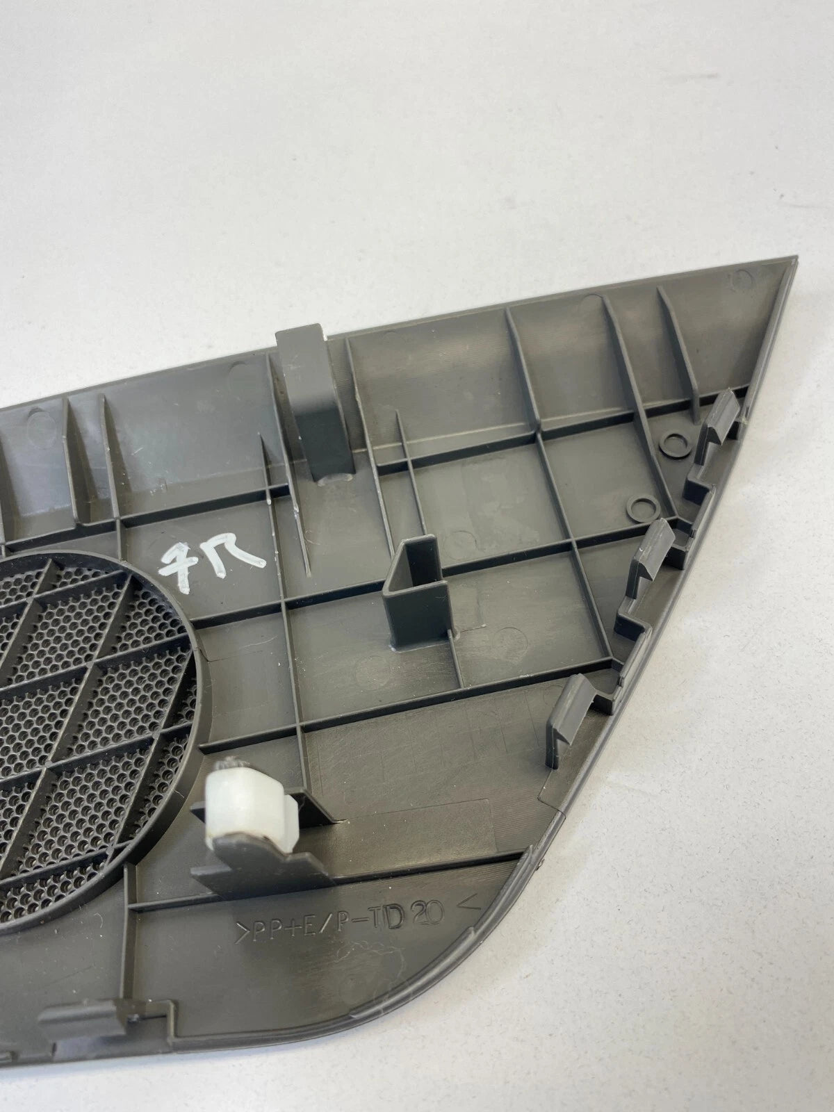 07-11 TOYOTA CAMRY RIGHT SIDE DASH SPEAKER TWEETER GRILLE COVER TRIM 06020A1 OEM