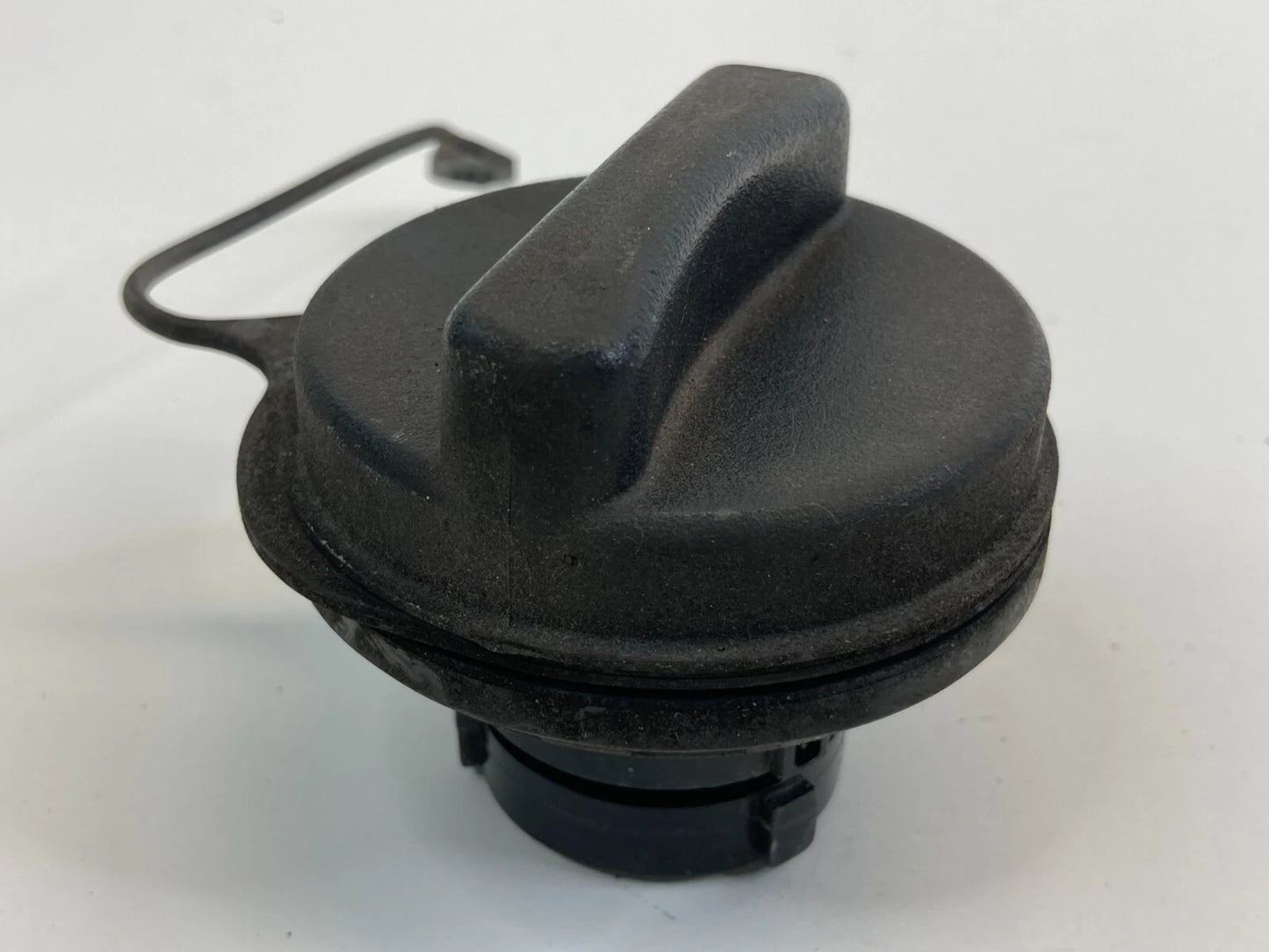 2001 2002 2003 2004 2005 2006 FORD ESCAPE 3.0L V6 FUEL TANK FILLER GAS CAP ASSY