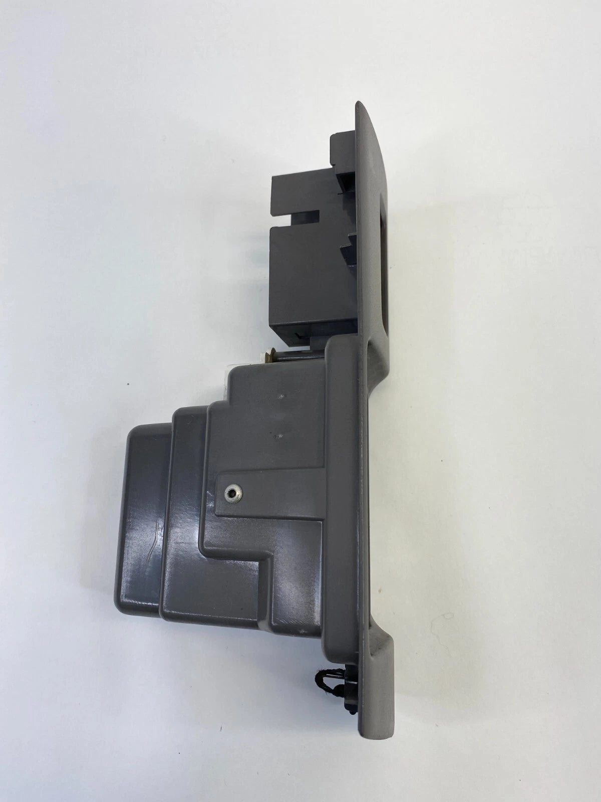 98 99 00 01 02 03 04 05 LEXUS GS300 REAR RIGHT SIDE WINDOW SWITCH COVER BEZEL