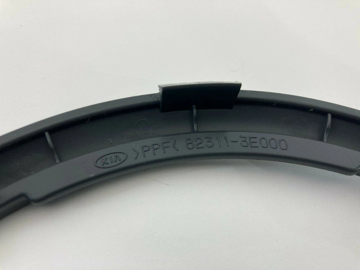 2003-2009 KIA SORENTO FRONT RH PASSENGER DOOR SPEAKER COVER TRIM OEM 823113E000
