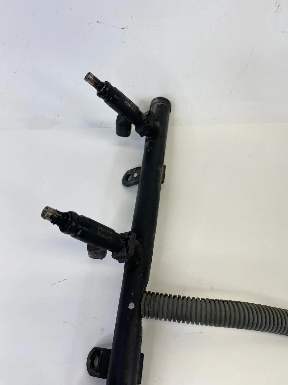 2005-08 GRAND CHEROKEE COMMANDER 5.7L FUEL INJECTION RAIL W/ COIL INJECTORS