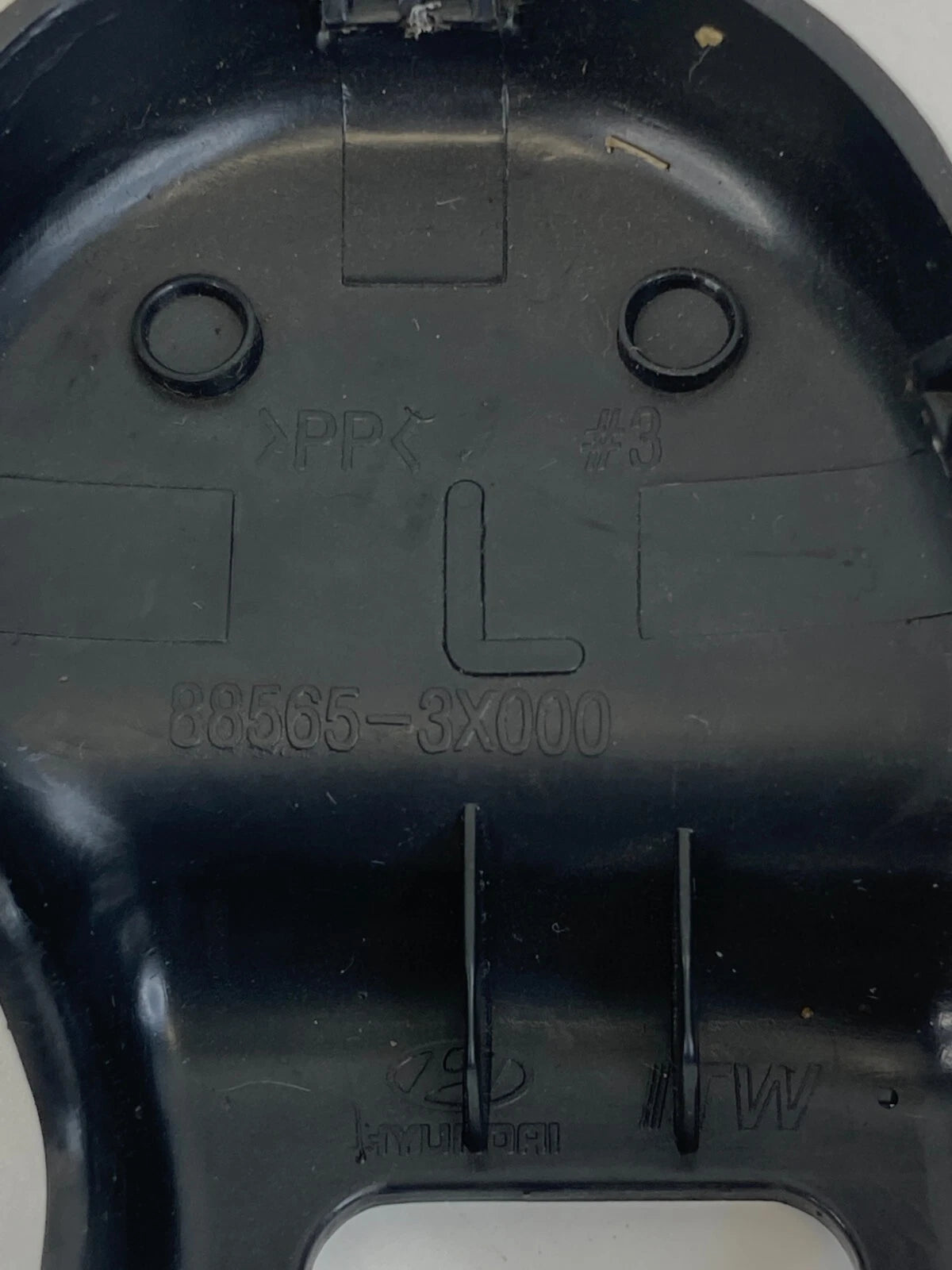 2011-2016 HYUNDAI ELANTRA FRONT LEFT SEAT INNER TRACK END CAP COVER 88565-3X000