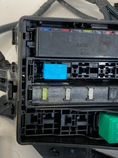 2007-2011 LEXUS GS350 GS460 ENGINE FUSE RELAY JUNCTION BLOCK BOX 82111-30V50 OEM