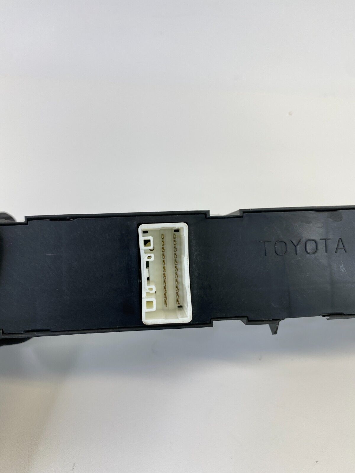 04-06 Toyota Solara Center Dash Information Clock Display Digital 83910-AA032