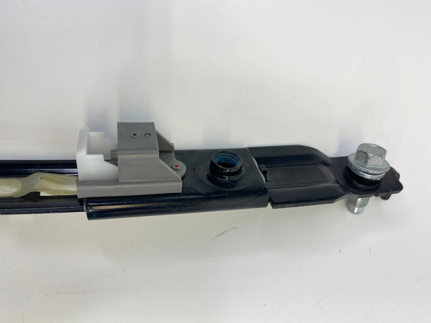 2012-2017 HYUNDAI ACCENT FRONT LEFT OR RIGHT SIDE SEAT BELT HEIGHT ADJUSTER OEM