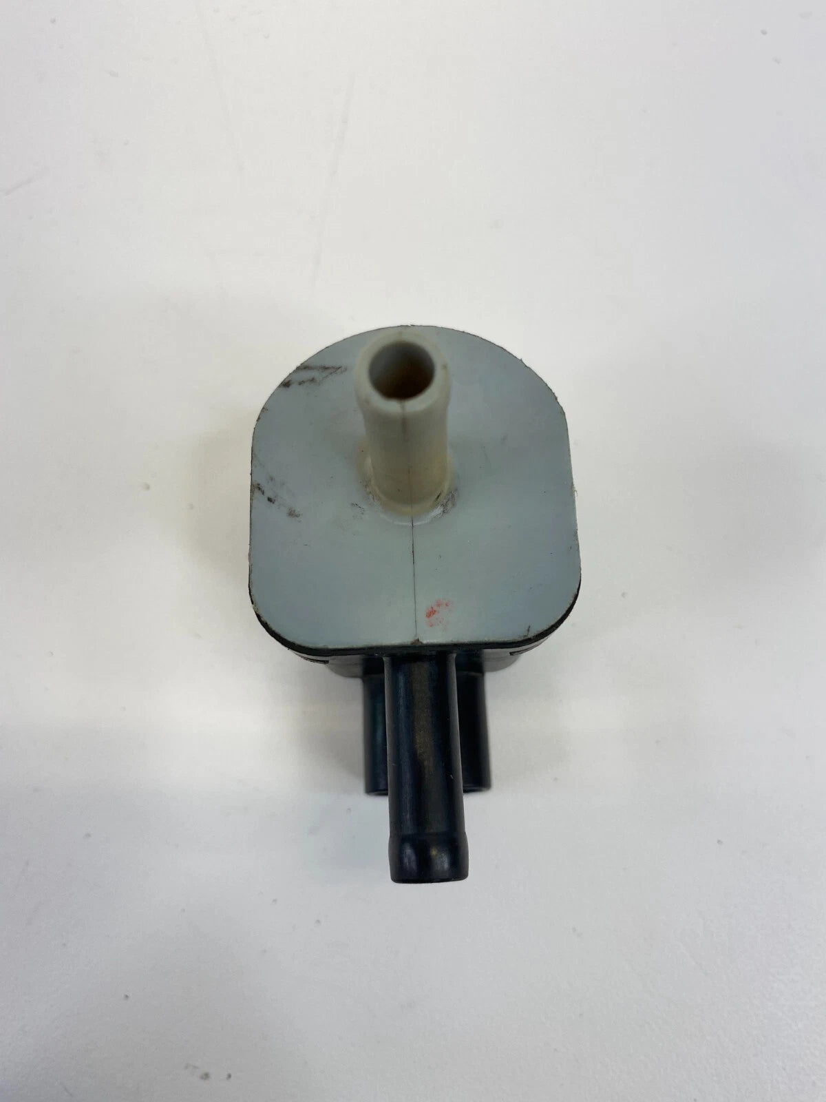 2010-2012 MAZDA CX-7 VACUUM CANISTER PURGE SOLENOID VALVE 136200-7101 OEM