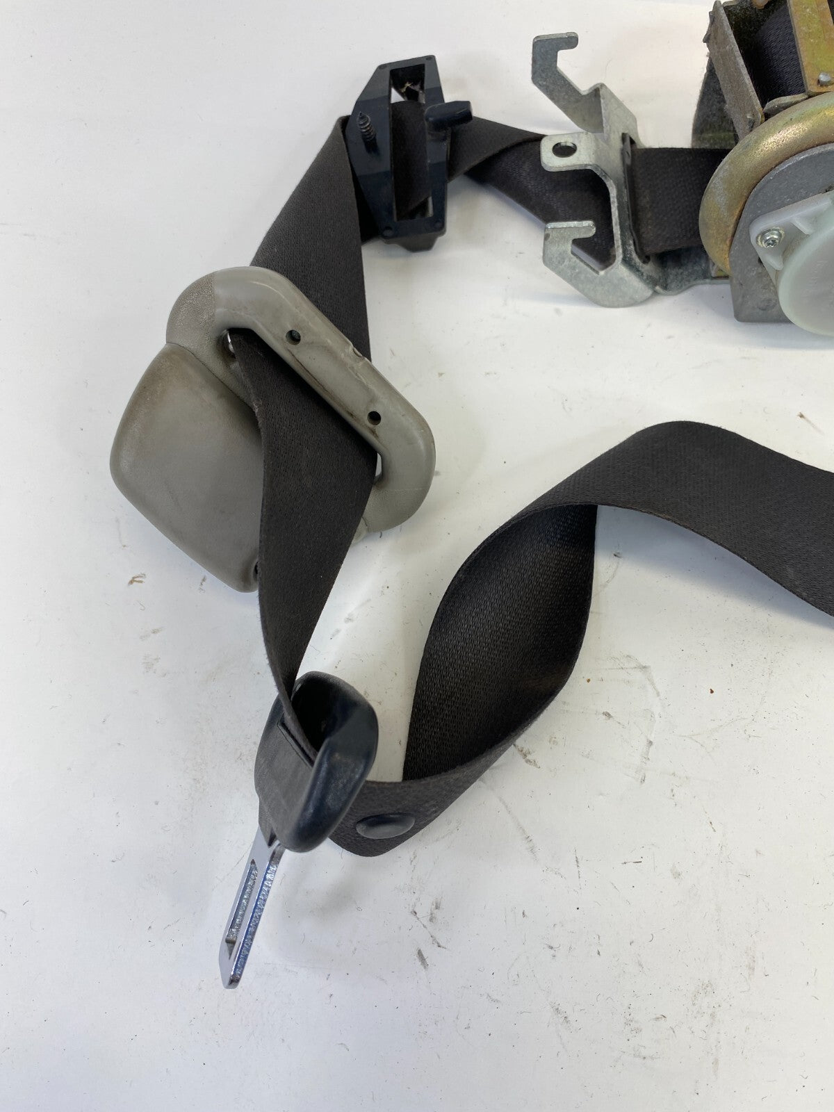 2005 2006 Dodge Magnum Front Left Driver Seat Belt Retractor P0UX531DVAD OEM