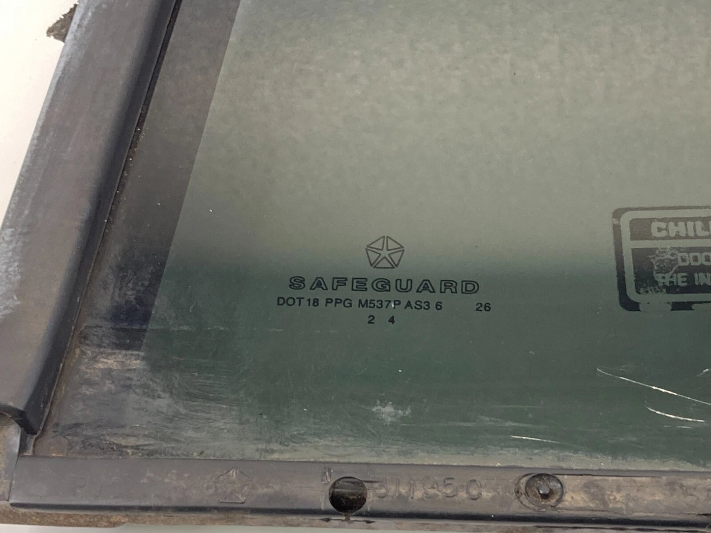 93-98 JEEP GRAND CHEROKEE REAR RIGHT BACK DOOR VENT FIXED GLASS WINDOW 55255588