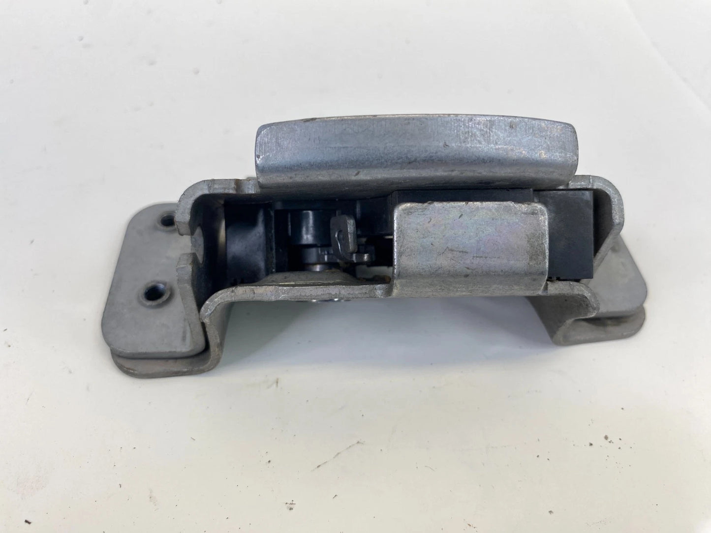 08-16 CHRYSLER TOWN & COUNTRY REAR LEFT SIDE SLIDING DOOR LOCK LATCH CATCH OEM