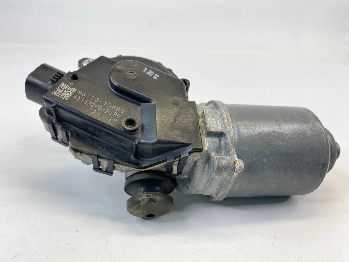 2011-2014 HYUNDAI SONATA SE FRONT WINDSHIELD WIPER MOTOR UNIT OEM 98110-1U000