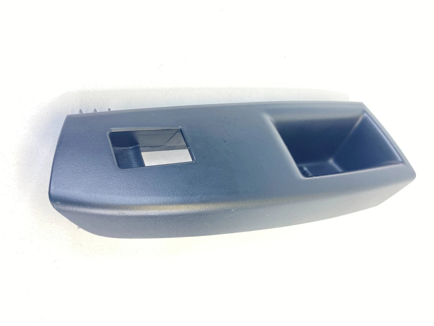 2011-2016 CHEVROLET CRUZE REAR RIGHT DOOR WINDOW SWITCH BEZEL 877569434