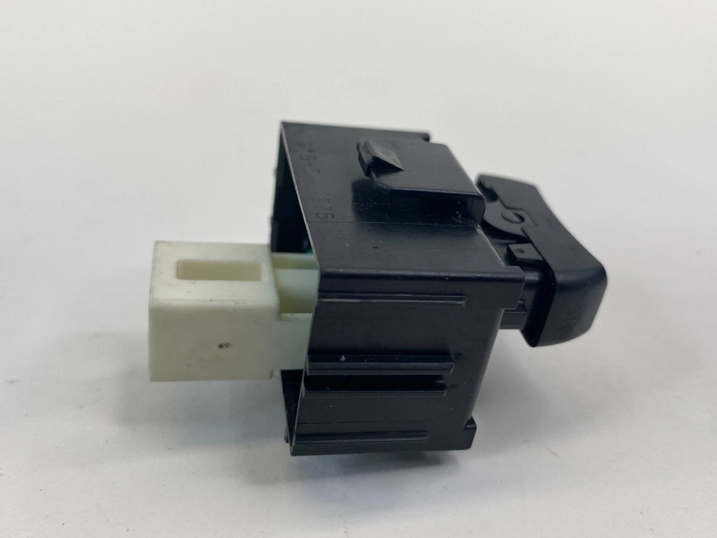 08-15 SCION XB 09-13 TOYOTA COROLLA FRONT RIGHT SIDE DOOR LOCK SWITCH BUTTON OEM