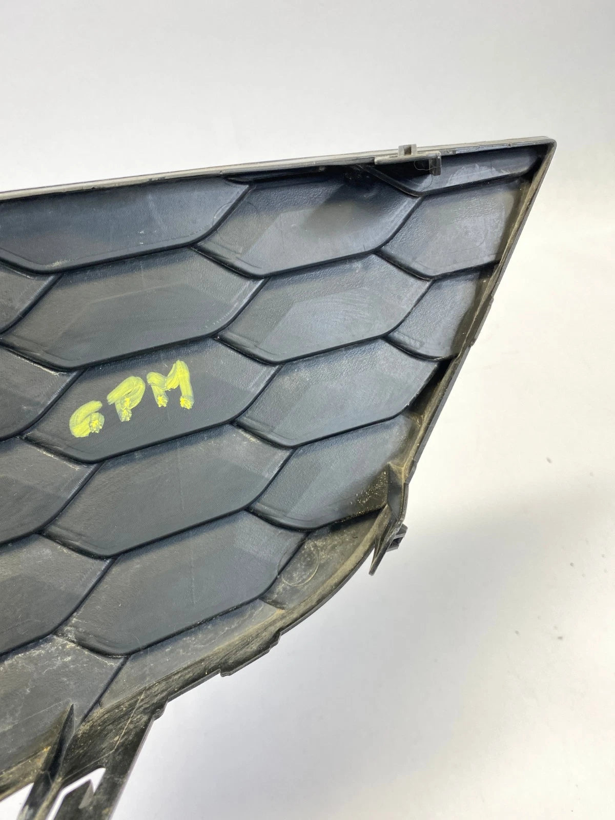 16-19 NISSAN SENTRA FRONT LEFT SIDE FOG LIGHT LAMP GRILLE COVER 62257-4AF0B OEM