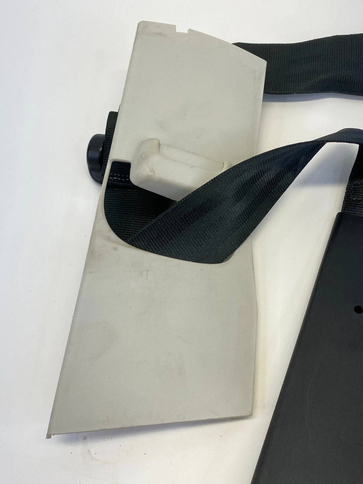 2013-2017 FORD ESCAPE FRONT PASSENGER RIGHT SIDE SEAT BELT W/ PRETENSIONER OEM