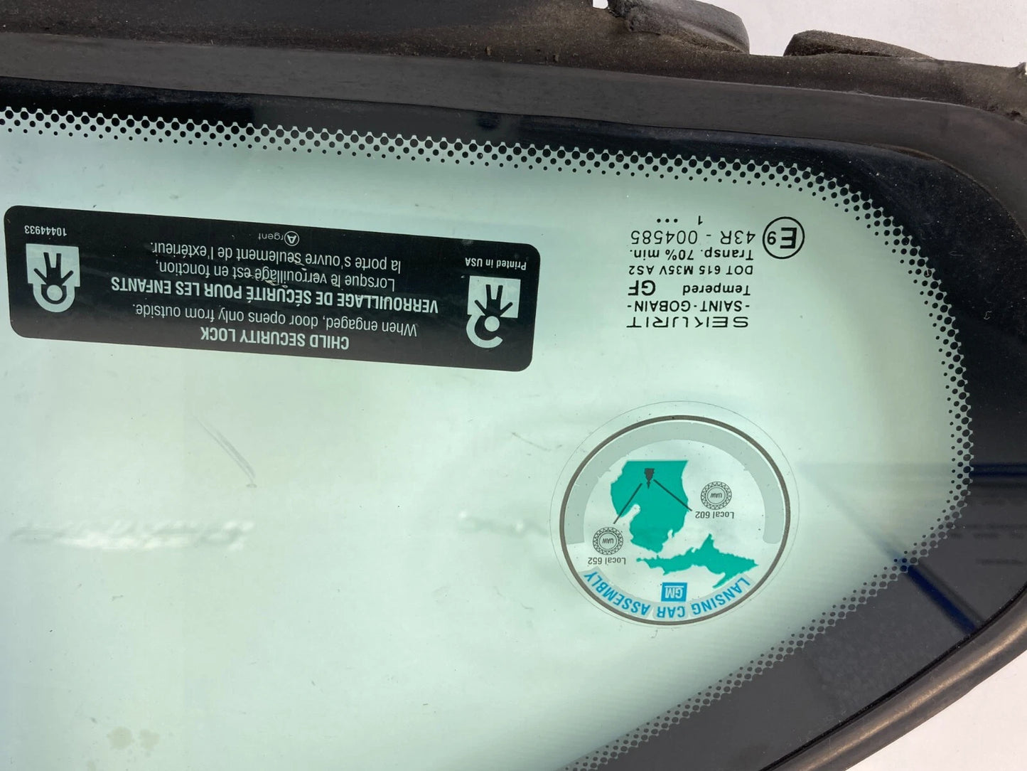 1999-2005 PONTIAC GRAND AM SEDAN REAR RIGHT SIDE DOOR QUARTER WINDOW VENT GLASS