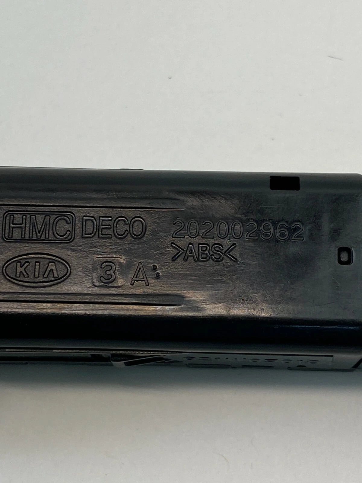 2006-2011 HYUNDAI ACCENT ODOMETER TRIP BUTTON SWITCH ASSEMBLY 202002962 OEM