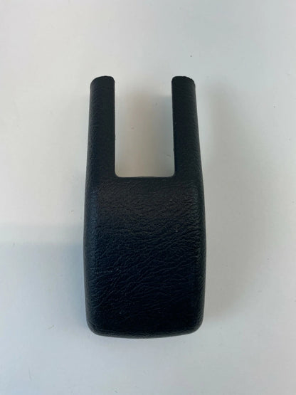 2004-2006 KIA AMANTI FRONT RIGHT SIDE SEAT RAIL TRACK END COVER 88561 3F000 OEM