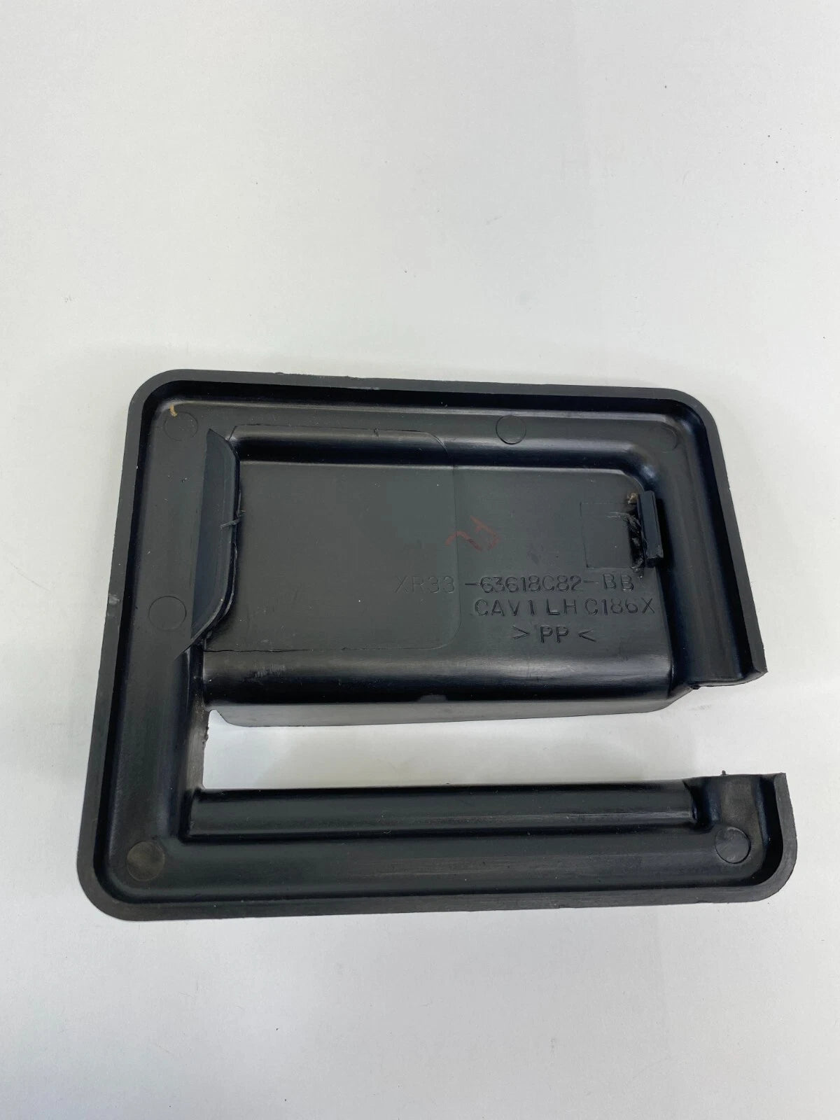 1999-2004 FORD MUSTANG FRONT LEFT SEATTRACK BOLT COVER TRIM XR33-63618C82-BB