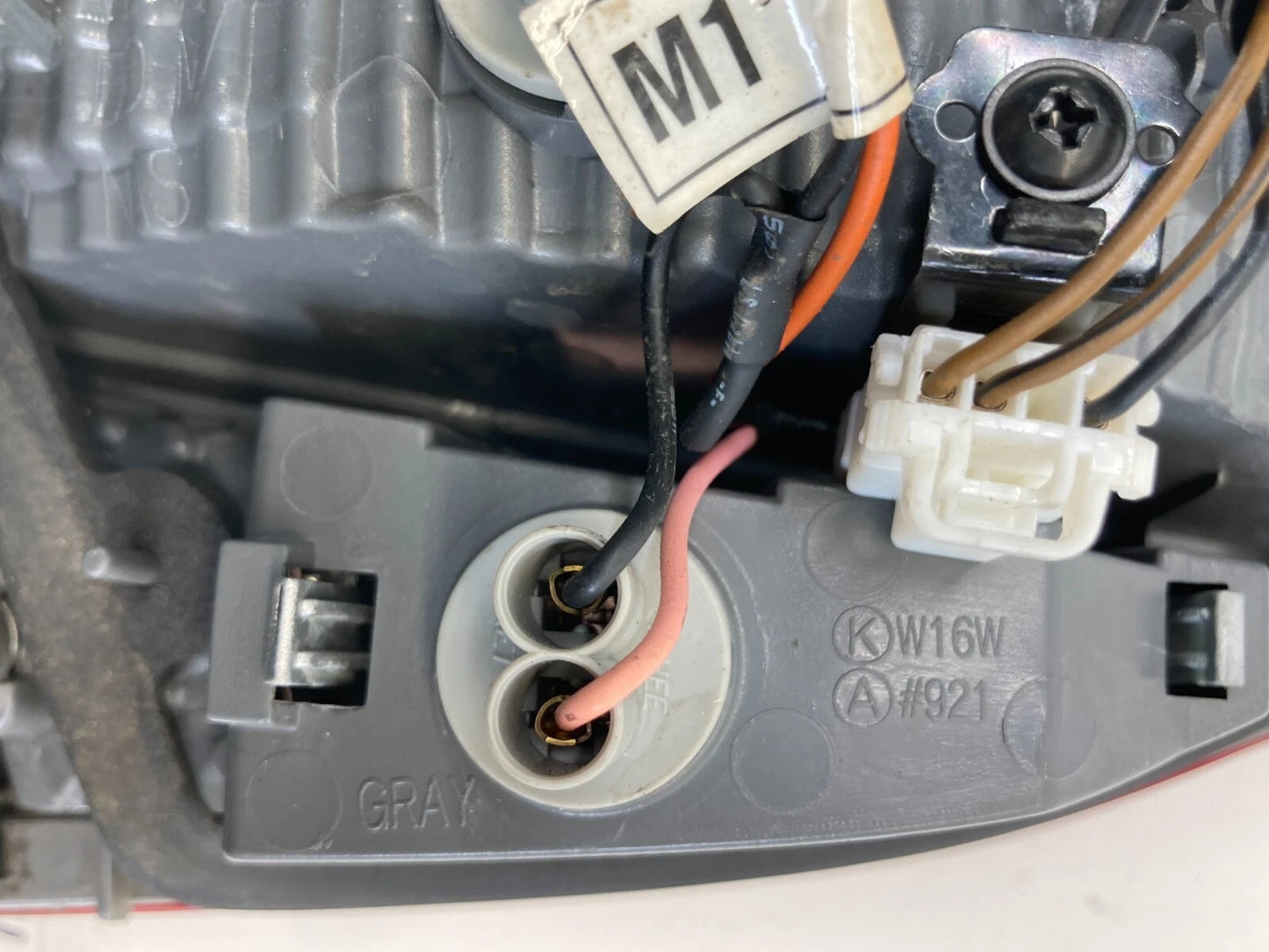 2011-2013 HYUNDAI ELANTRA RIGHT SIDE INNER TRUNK TAILLIGHT 92404-3X0 OEM