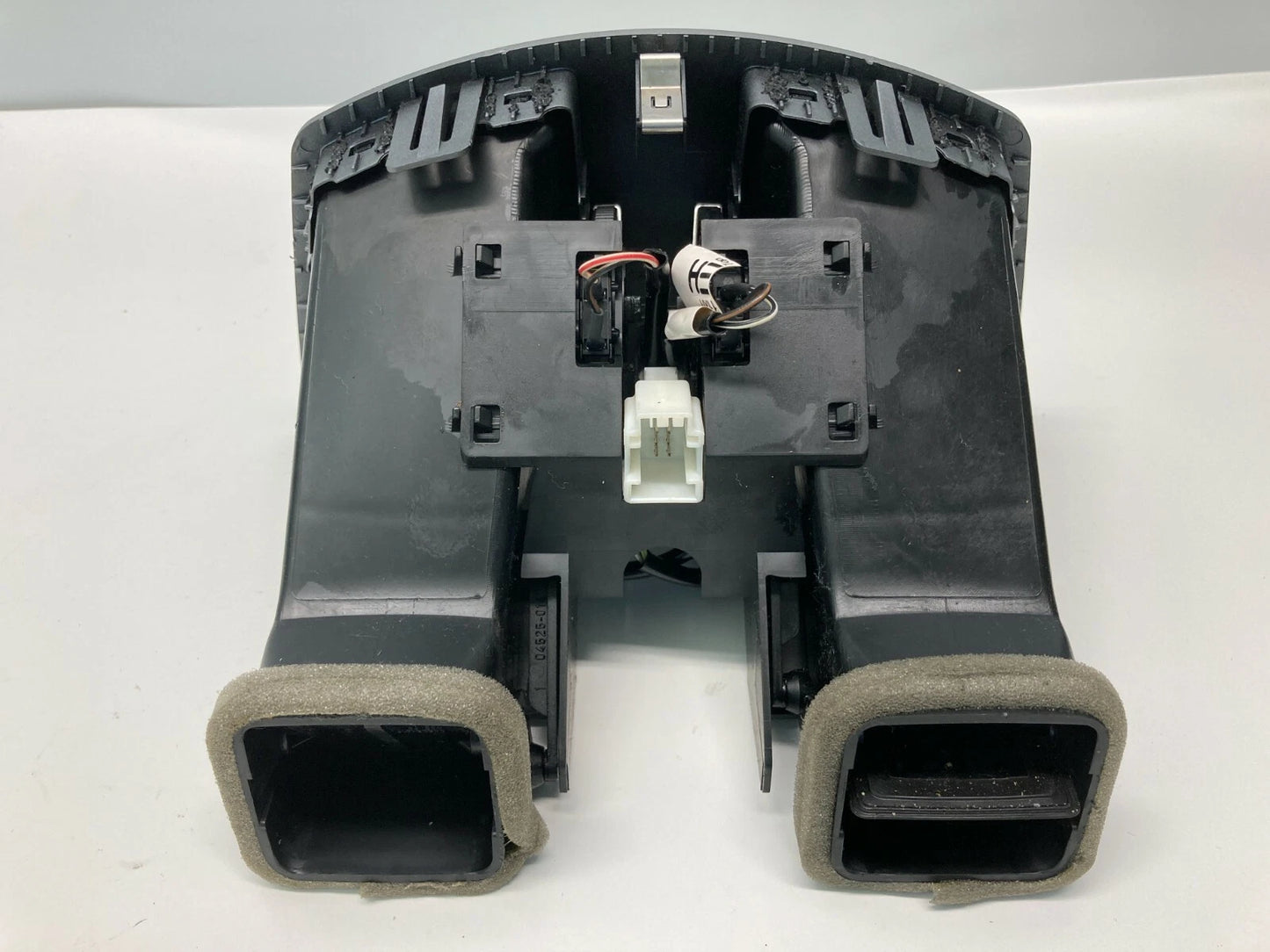 2002 2003 2004 2005 BMW 745I 745LI REAR CENTER CONSOLE A/C AIR VENT HEATER GRILL