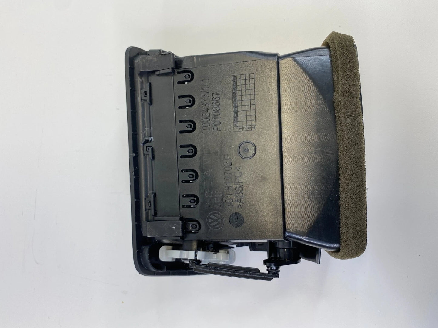 09-11 VOLKSWAGEN CC FRONT RIGHT PASSENGER SIDE OUTER DASH AIR VENT GRILLE ASSY