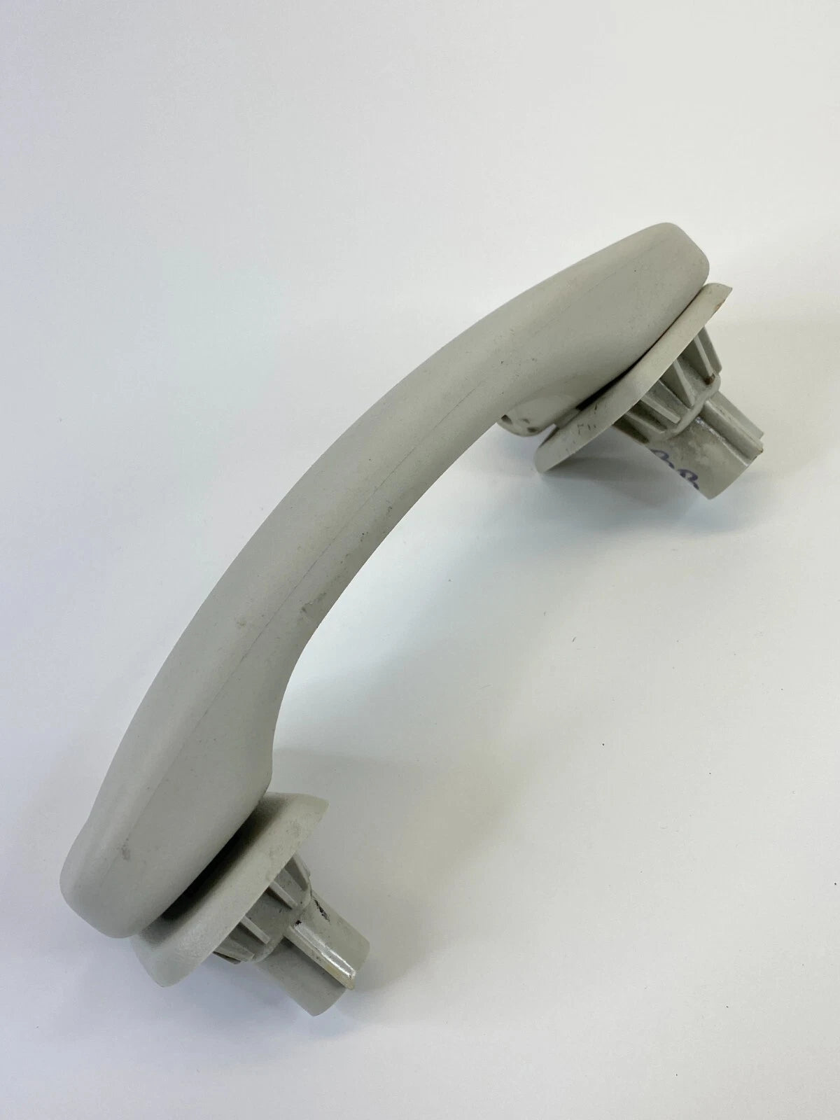 2009-2014 VOLKSWAGEN ROUTAN REAR RIGHT SIDE INNER ROOF GRAB GRIP HANDLE OEM