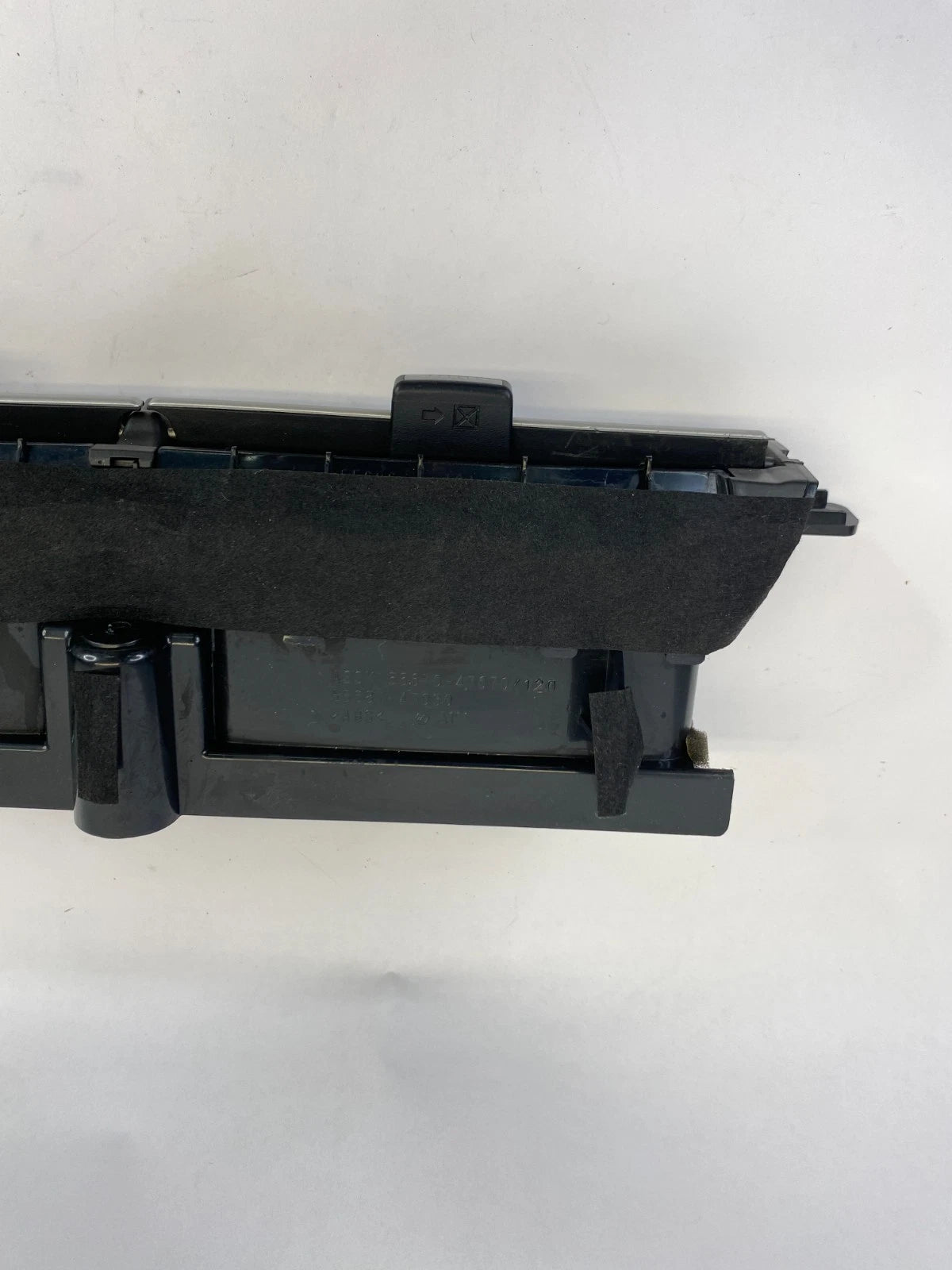 2010-2012 TOYOTA PRIUS FRONT VENTS CENTER DASH AIR VENT OUTLET 55670-47070 OEM