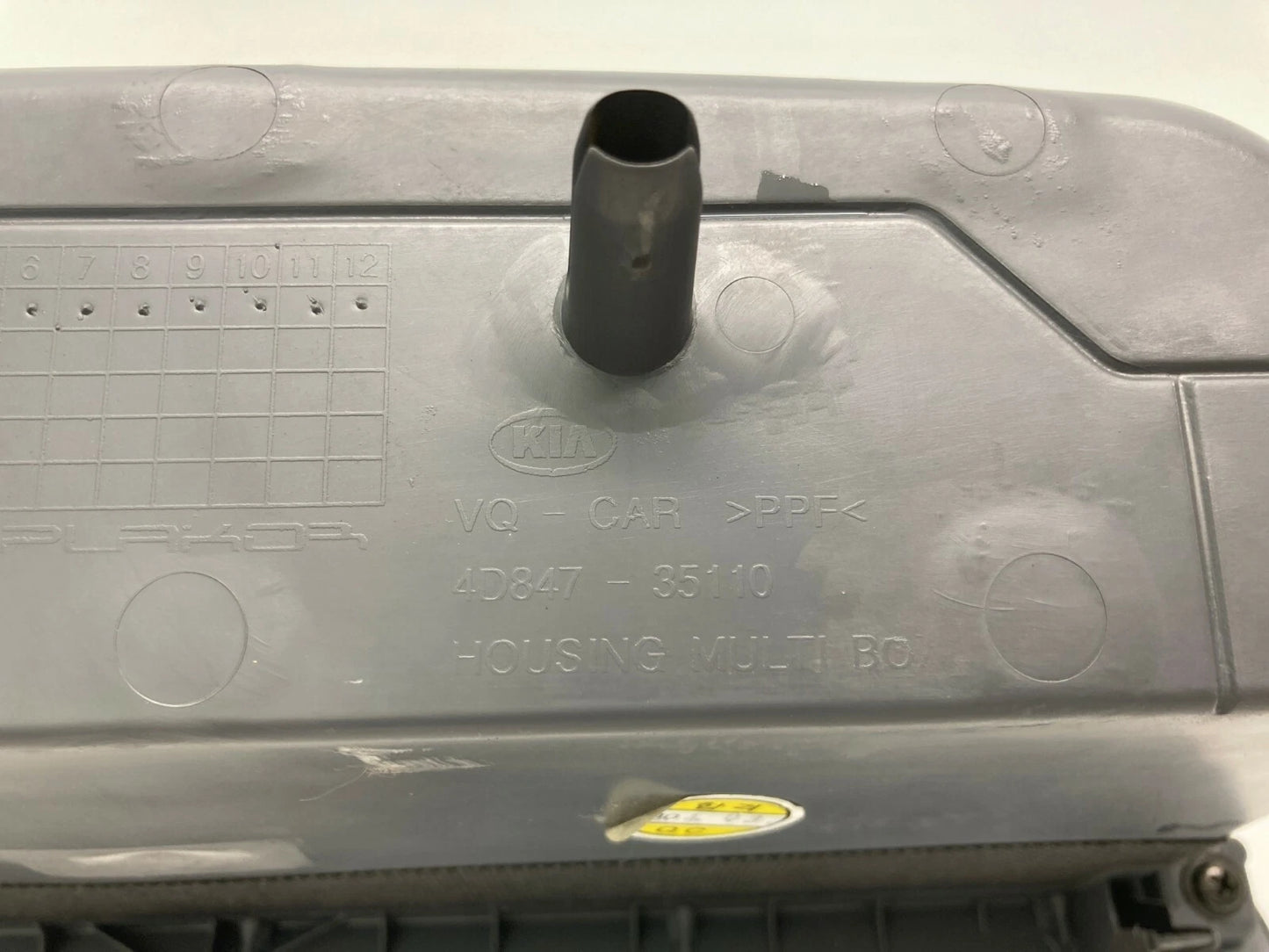 2006-2010 KIA SEDONA DASH UPPER GLOVE BOX STORAGE COMPARTMENT 4D847-35110