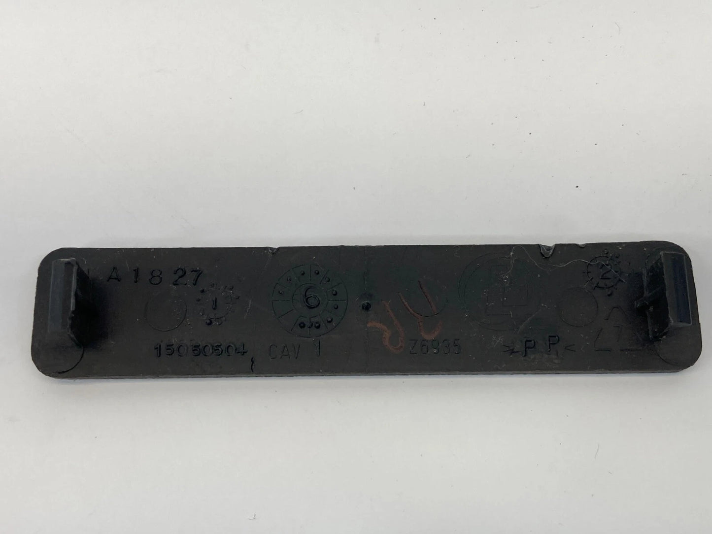 2006-2008 CHEVROLET TRAILBLAZER REAR RIGHT INNER DOOR HANDLE SCREW TRIM COVER