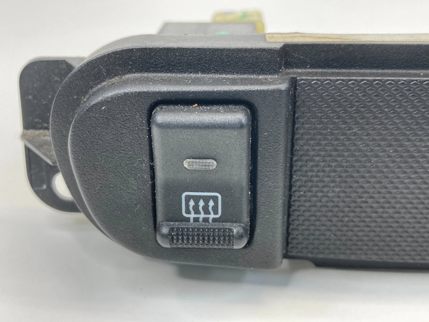 01-05 CHRYSLER PT CRUISER DEFROST POWER OUTLET BUTTON CONTROL SWITCH 04671670AB