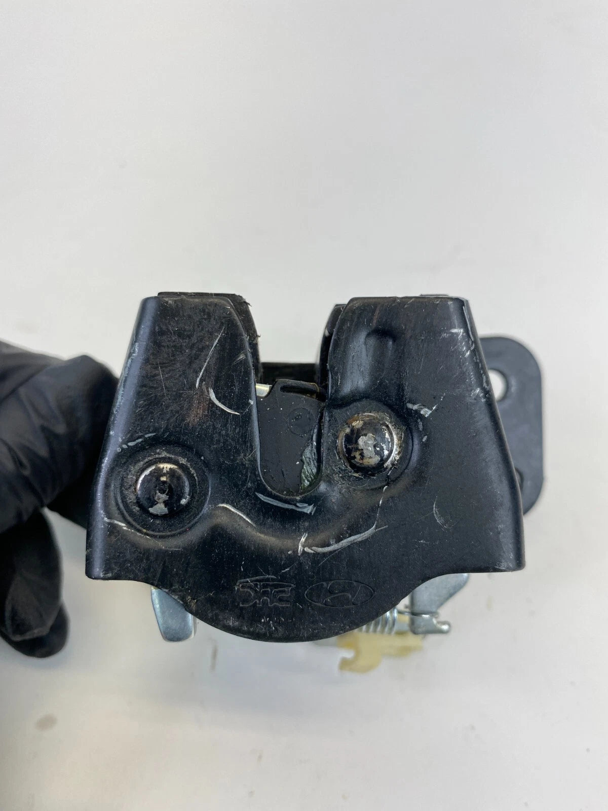 2005 2006 2007 2008 2009 HYUNDAI TUCSON REAR BACK GLASS WINDOW LOCK LATCH OEM