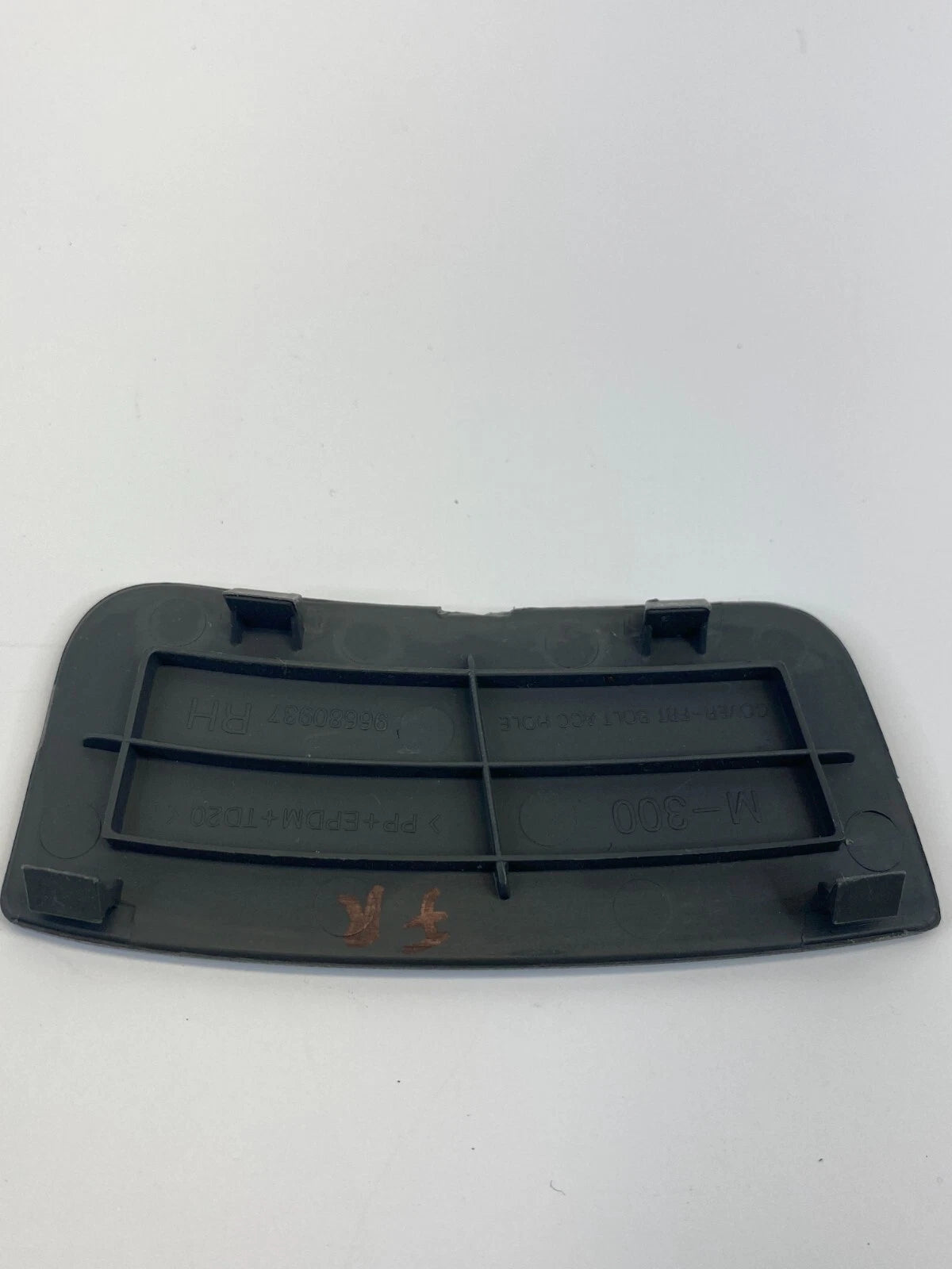 2013-2015 CHEVY SPARK FRONT RIGHT PASSENGER DOOR BOLT HOLE TRIM COVER 96680937