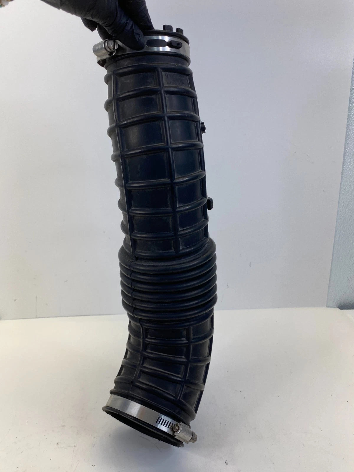 05-10 CHRYSLER 300 DODGE CHARGER MAGNUM 2.7L AIR INTAKE HOSE TUBE 04591866AB OEM