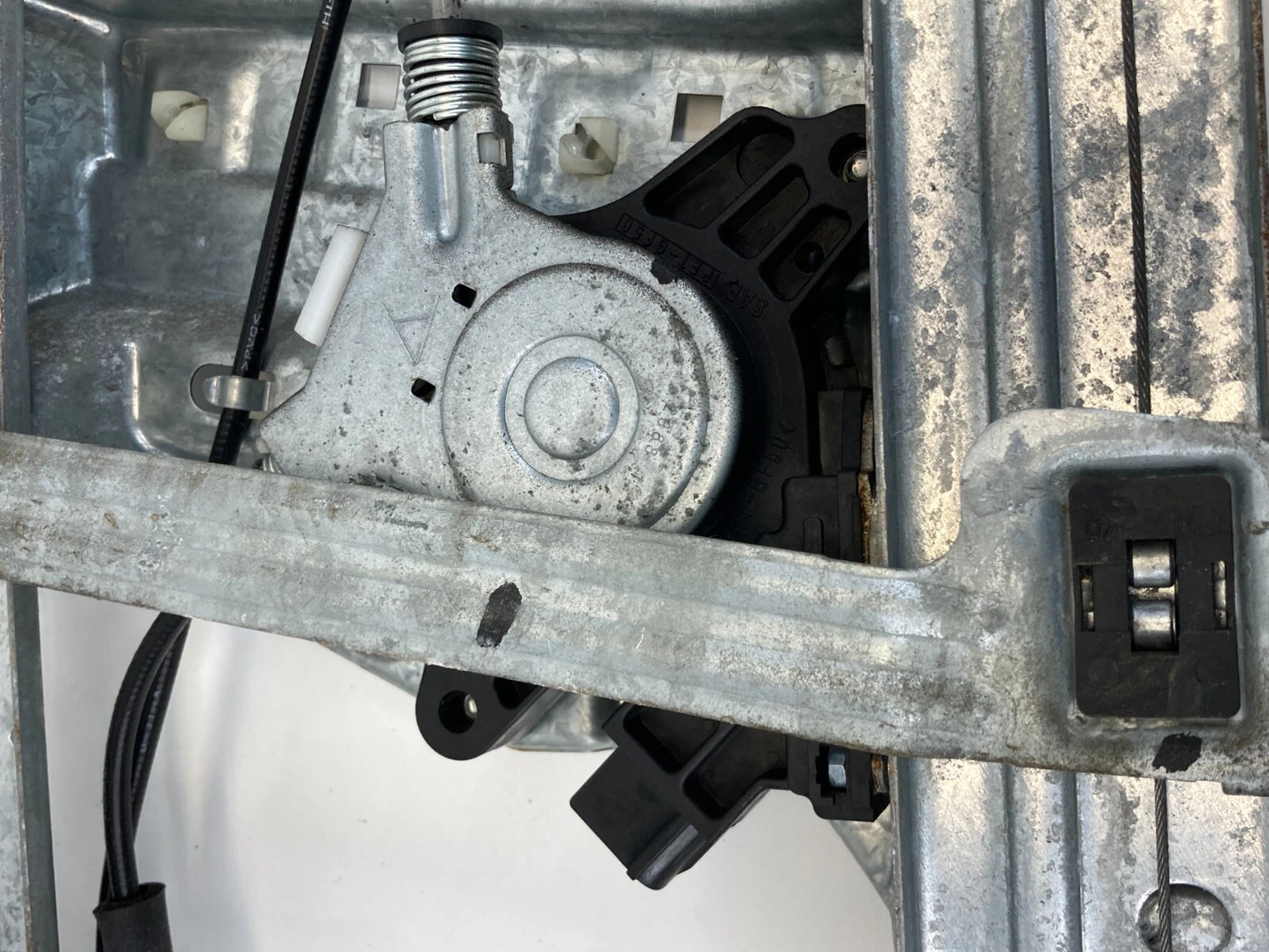 04-12 MITSUBISHI GALANT FR RIGHT SIDE DOOR POWER WINDOW MOTOR W/ REGULATOR OEM