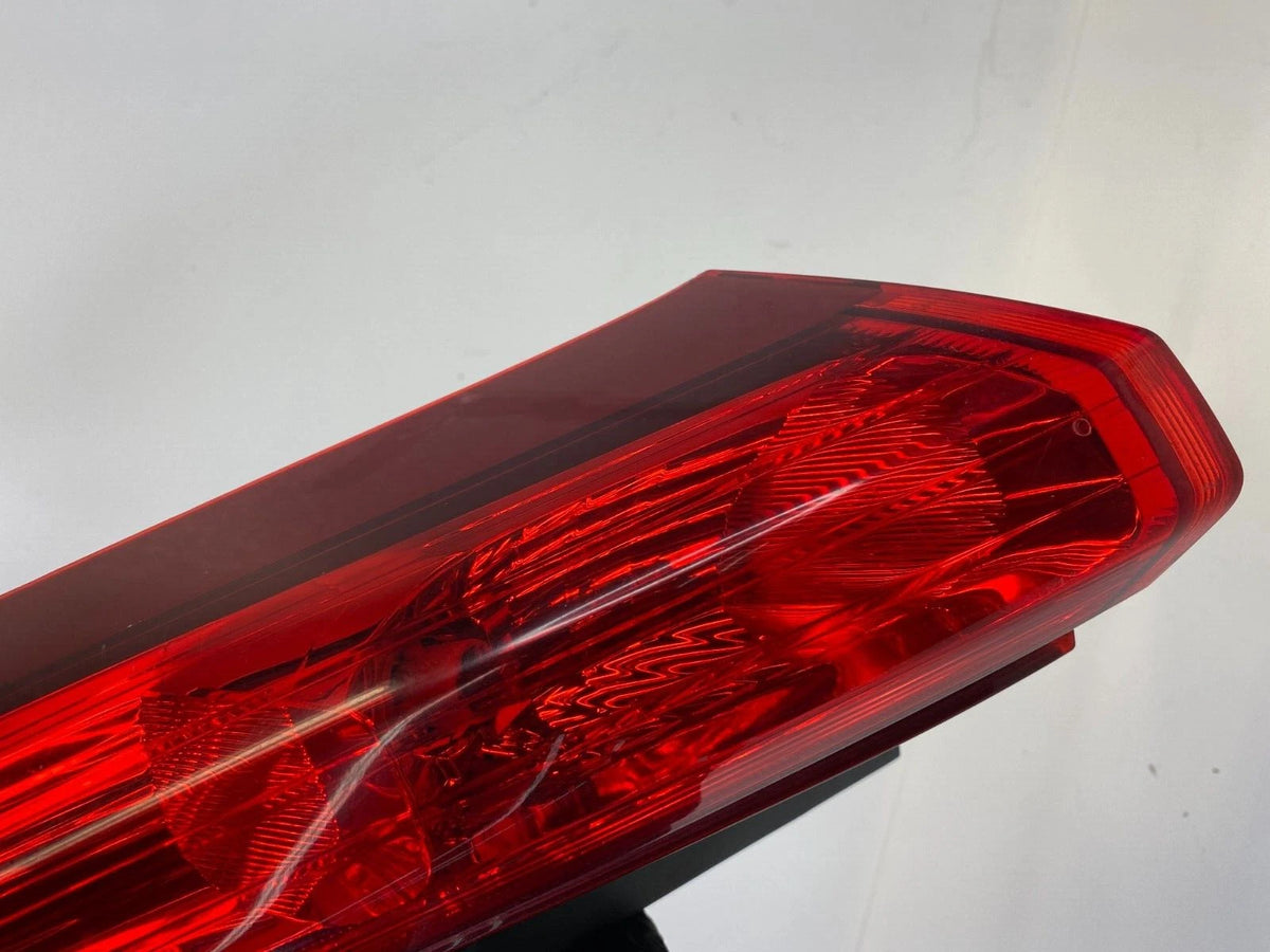 2012-2014 HONDA CR-V REAR RIGHT PASSENGER SIDE UPPER TAIL LIGHT TAILLIGHT ASSY