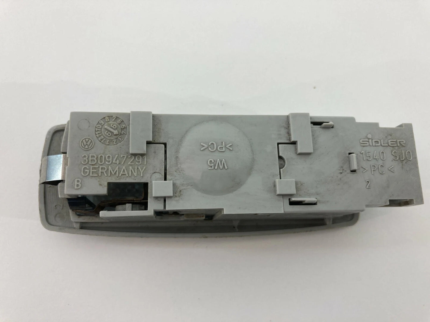 1998-2005 VOLKSWAGEN BEETLE REAR READING DOME MAP LIGHT LAMP