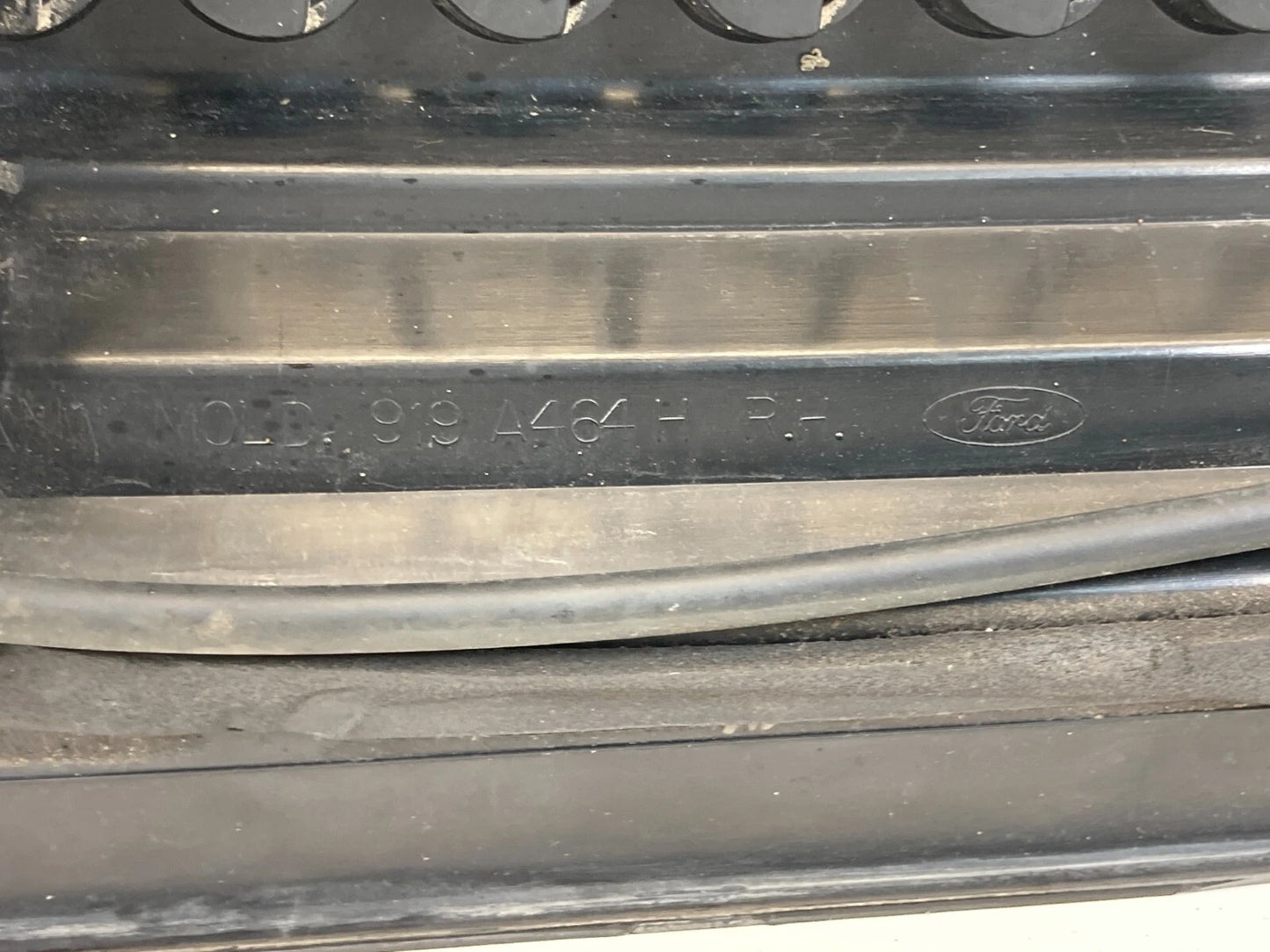 1999-2001 FORD F-250 F250 SUPER DUTY WINDSHIELD RIGHT PASSENGER WIPER COWL OEM