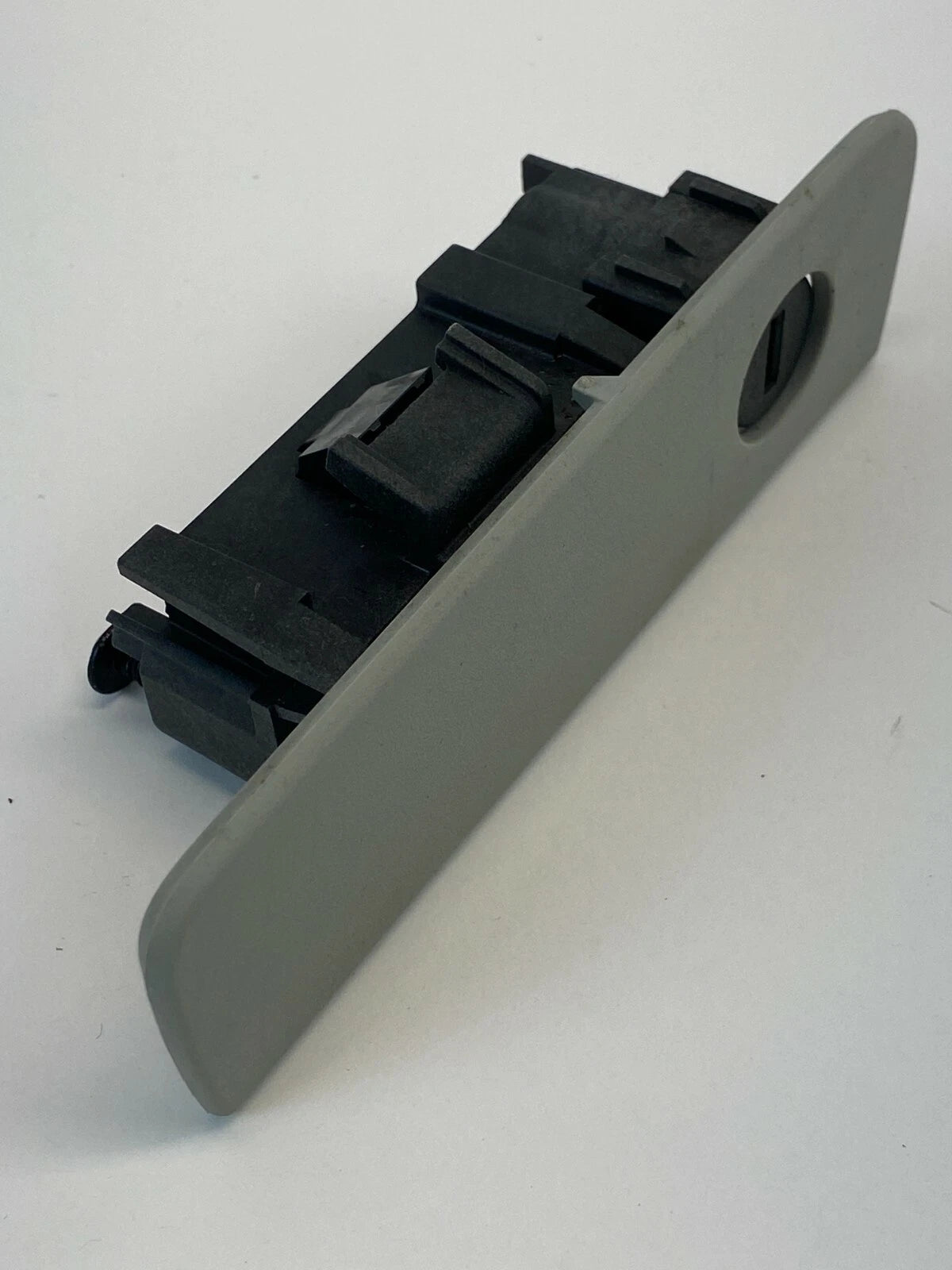 2009-2014 VOLKSWAGEN ROUTAN GLOVE BOX STORAGE COMPARTMENT HANDLE LATCH MECHANISM