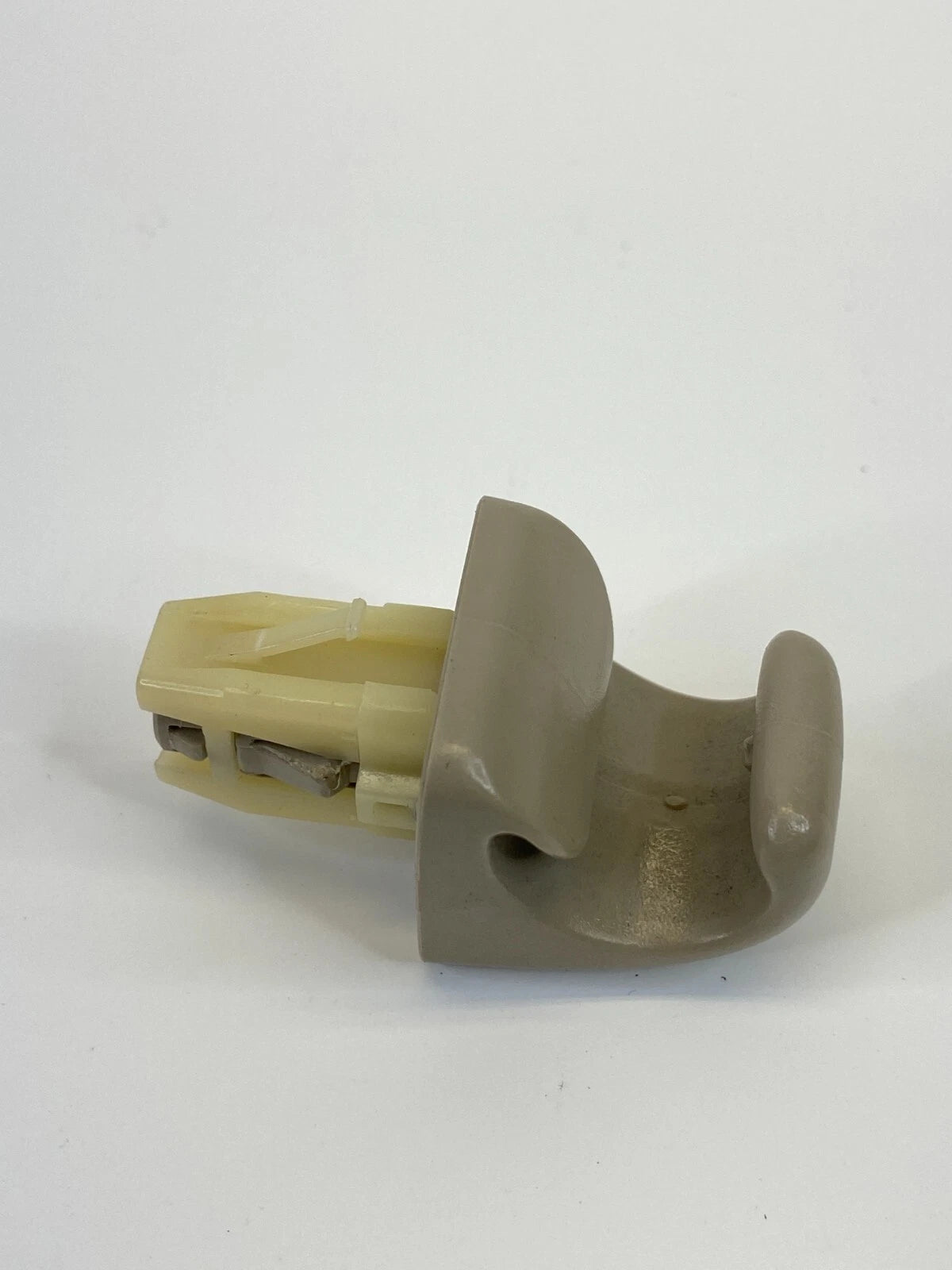 03-08 TOYOTA COROLLA LEFT SIDE SUNVISOR SUN VISOR SHADE CLIP HOLDER RETAINER OEM