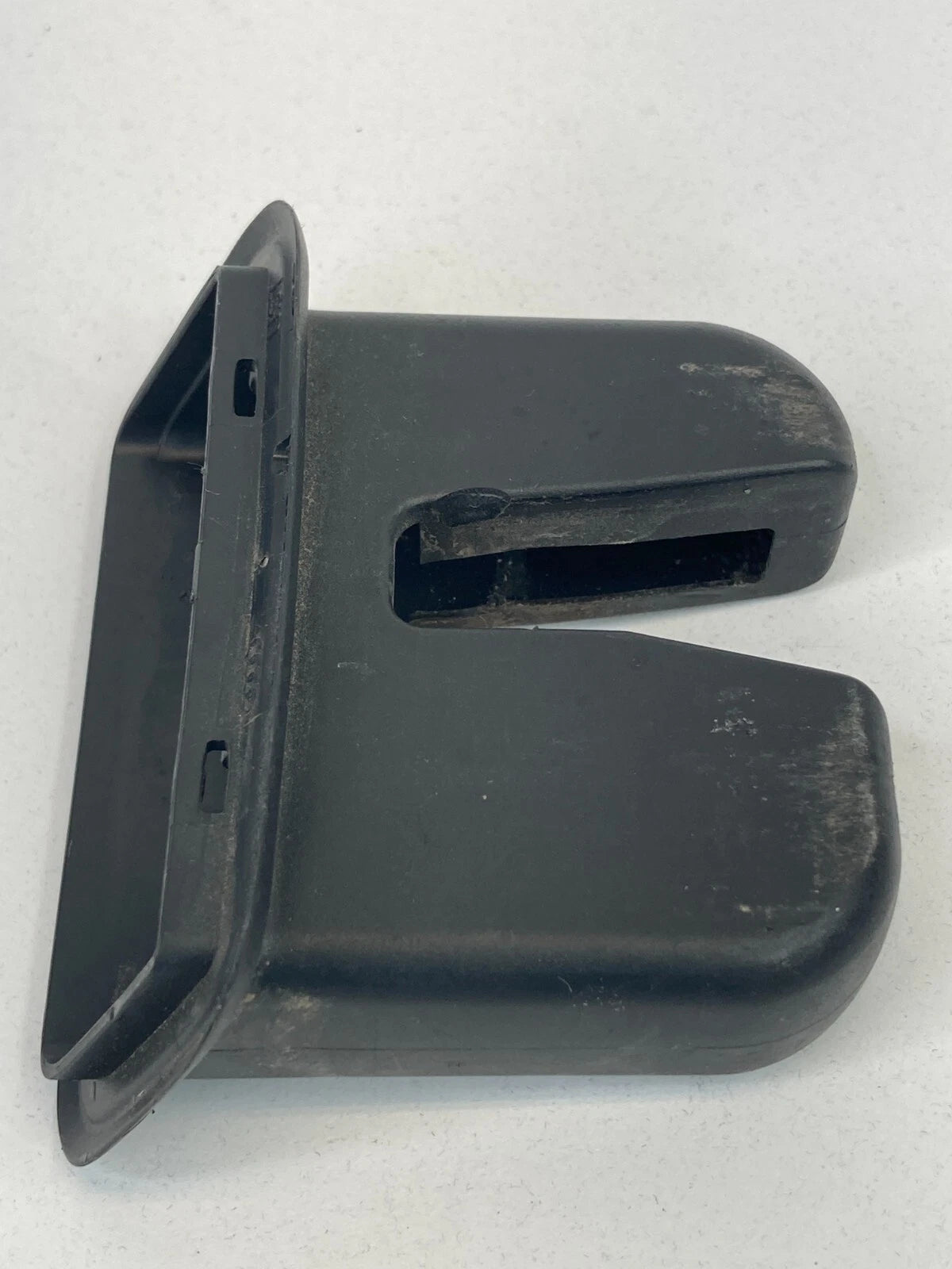 2005-2010 VOLKSWAGEN JETTA SEDAN REAR TRUNK LATCH LID COVER 4E0827520B01C OEM