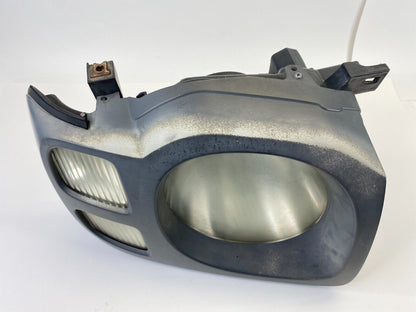 2002-2004 Nissan Xterra Front Right Passenger Headlight Headlamp 26010-7Z800